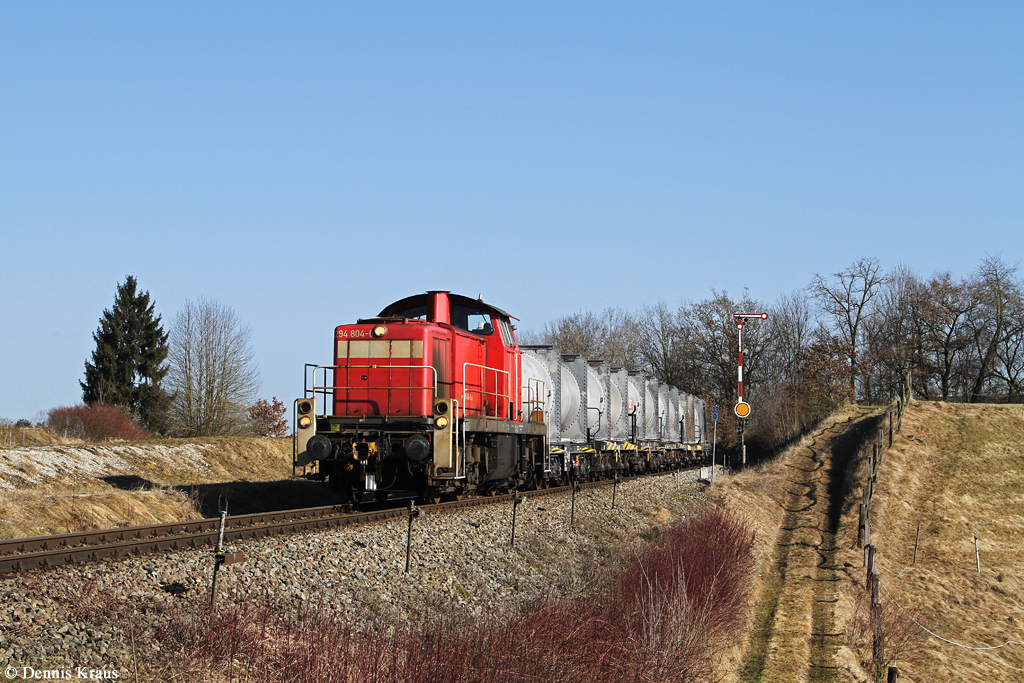 294 804 mit der Übergabe von Garching nach Trostberg am 03.03.2015 bei Garching.