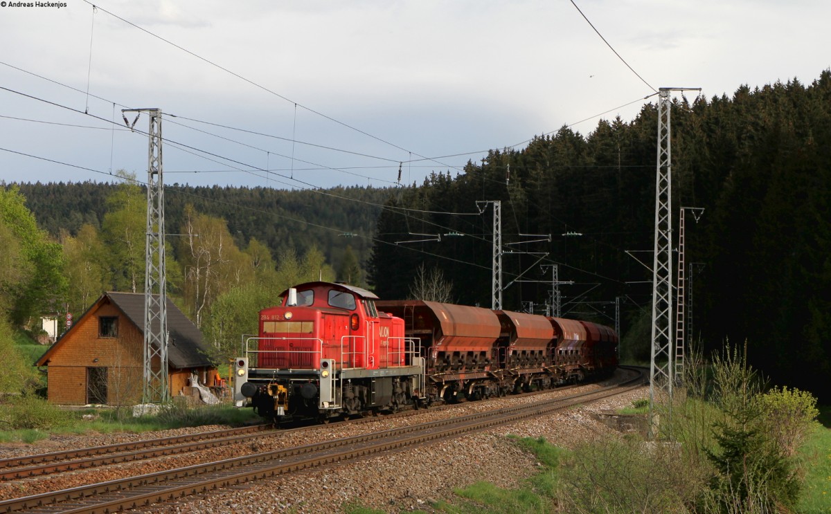 294 812-3 mit dem Ek 55834 (Villingen(Schwarzw)-Offenburg Gbf) bei St.Georgen 9.5.15. Der Zug fuhr streikbedingt mit 294