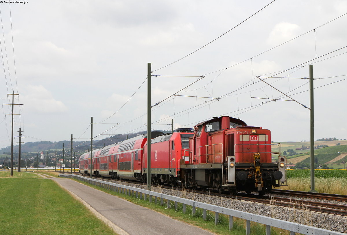 294 843-8 und 146 213-4 (kalt) mit dem Lr 79987(Freiburg(Brsg)Hbf-Konstanz) bei Wilchingen Halau 8.7.19