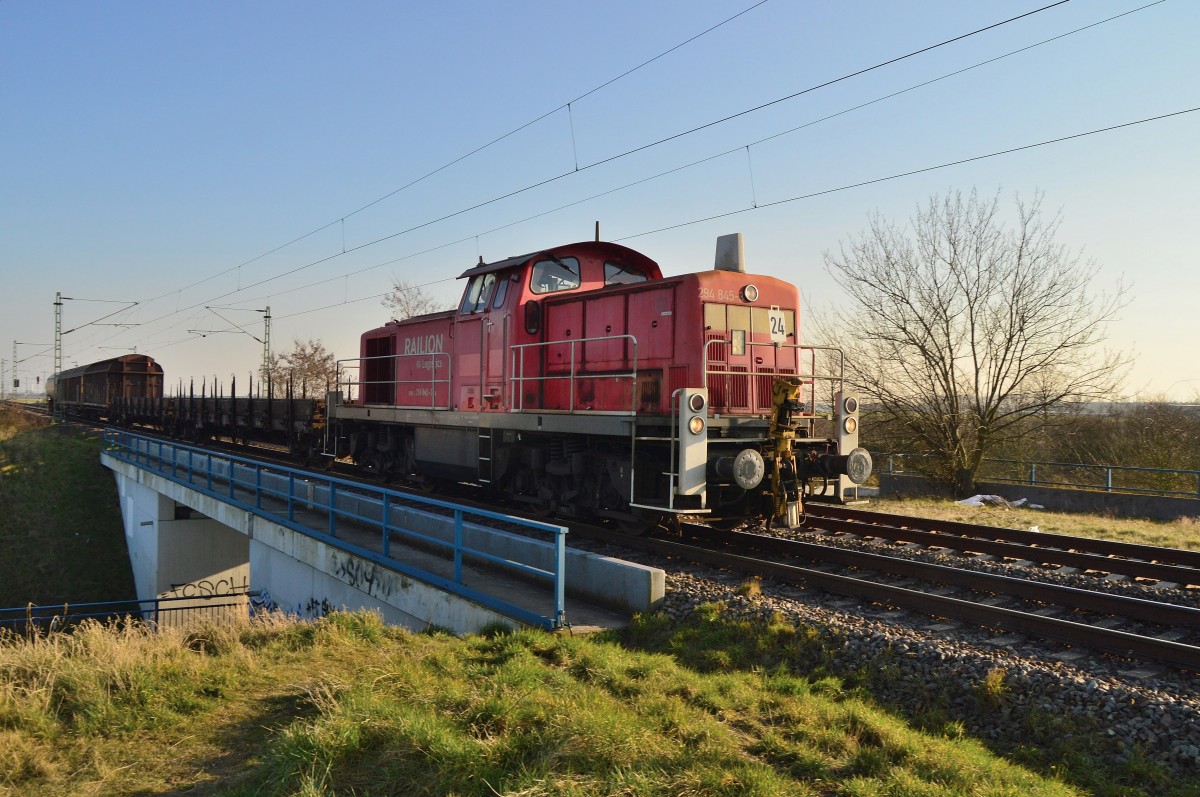 294 845-3 mit einem gemischten Güterzug am Haken auf der K33 Brücke bei Allerheiligen in Richtung Neuss unterwegs am Nachmittag des 14.3.2016