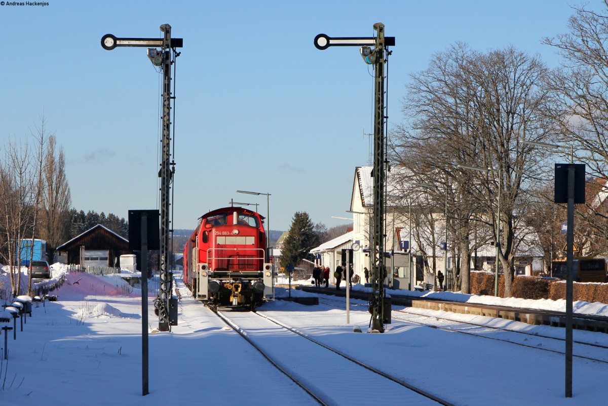 294 883-4 mit dem EK 55838 (Neustadt(Schwarzw)-Villingen(Schwarzw)) in Löffingen 20.1.16