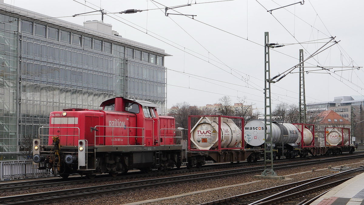 294 889 Railion mit einem kurzen Zug Kesselwagen unterwegs nach Köttewitz (Müglitztal); Dresden Hbf. 10.03.2020
