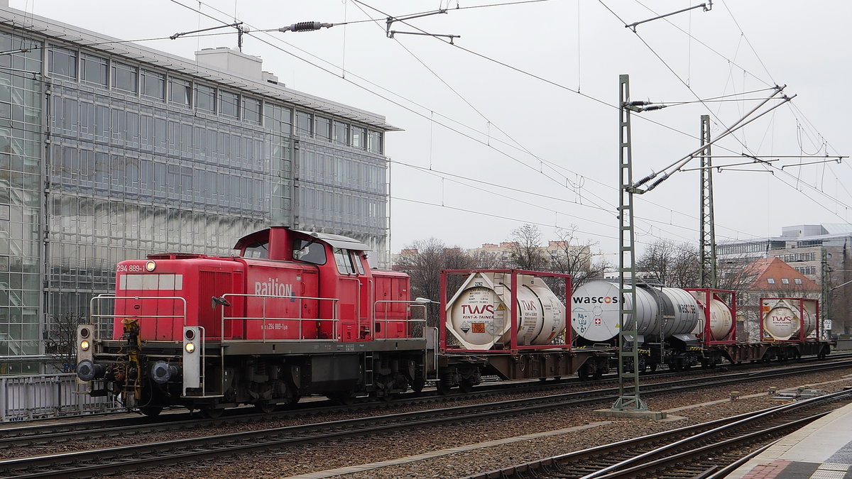 294 889 Railion mit einem kurzen Zug Kesselwagen unterwegs nach Köttewitz (Müglitztal); Dresden Hbf. 10.03.2020
