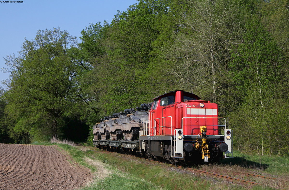 294 956-8 mit dem EK 53722 (Trauen Lager-Celle) bei Baven 9.5.16