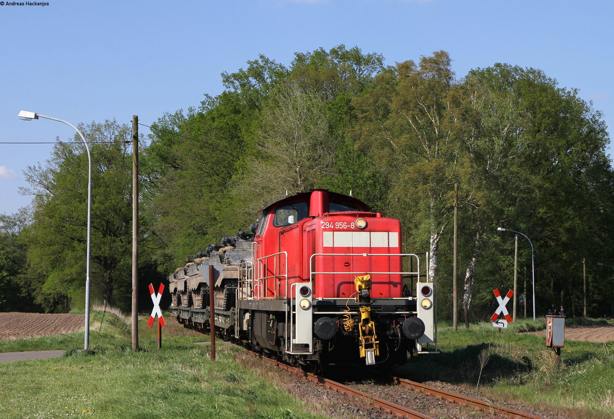 294 956-8 mit dem EK 53722 (Trauen Lager-Celle) bei Baven 9.5.16