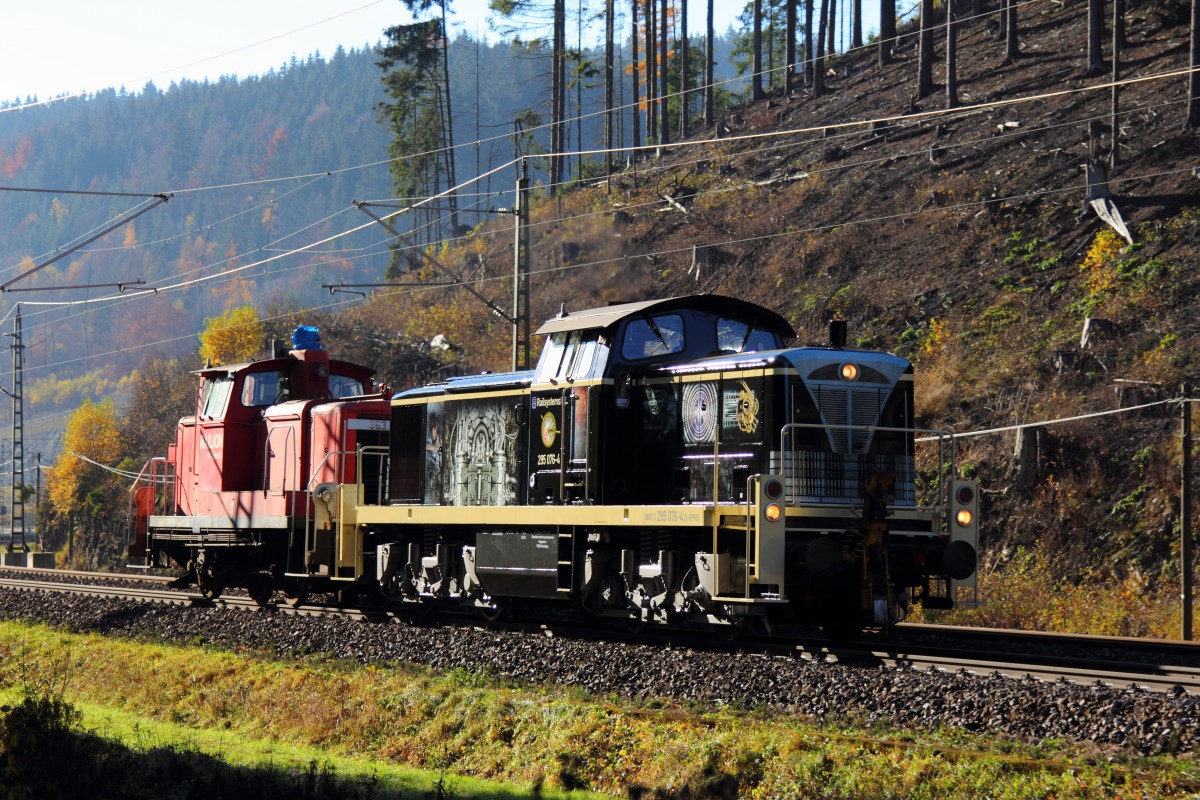 295 076-4 Railsystems RP + 363 678-4 auf der Frankenwaldrampe bei Steinbach am 03.11.2015.