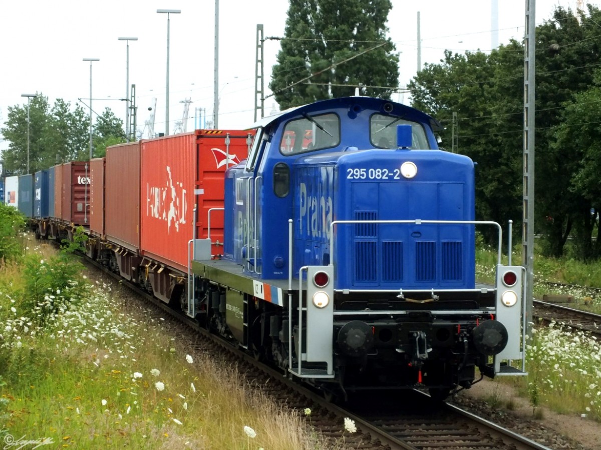 295 082-2  Praha  rangiert am 20.7.14 in Hamburg-Waltershof mit einem Containerzug.