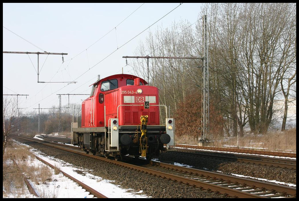 295043-4 ist hier am 5.3.2005 solo in Westerkappeln Velpe auf dem Rückweg zum BW Osnabrück.