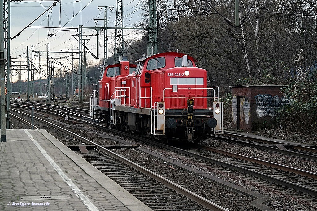 296 048-2 und 365 797-3 fuhren lz am 17.12.13 durch hh-harburg