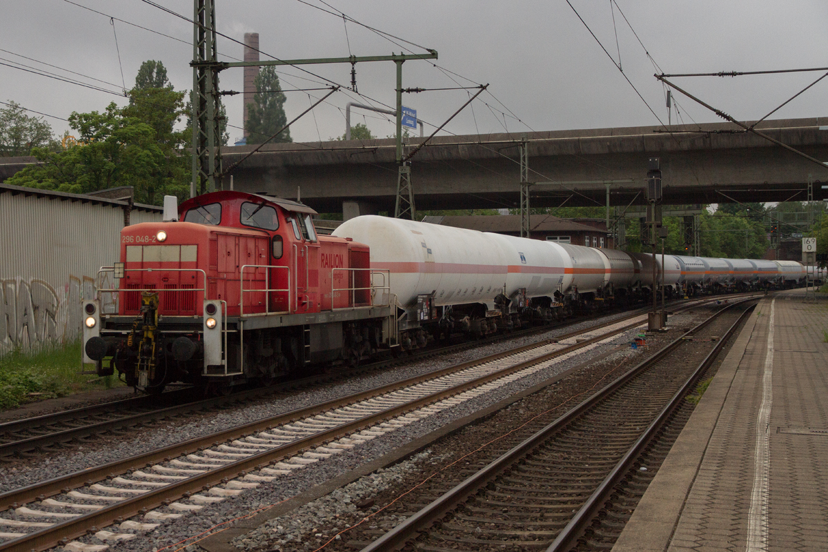 296 048-2 mit einem Kesselzug in Hamburg Harburg, am 21.05.2019.
