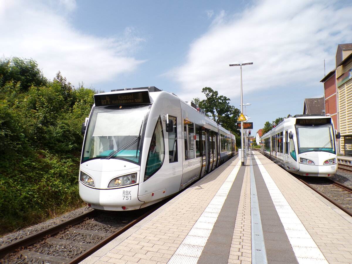 29.6.2024 | Treffen zweier Alstom Regio Citadis Regiotrams in Zierenberg bei Kassel auf der Linie RT4.