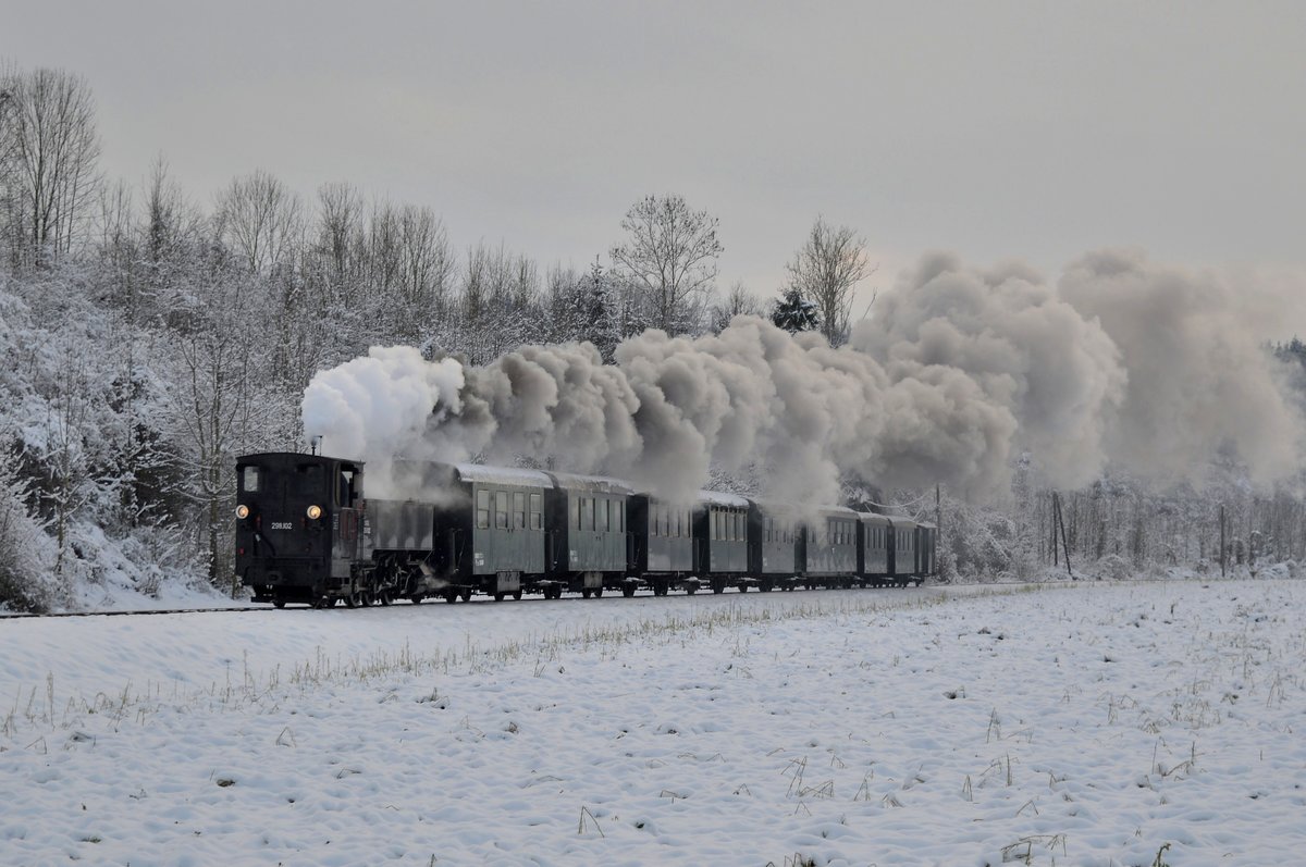 298 102 mit einem Advendzug am 15.12.2018 nahe der Sommerhubermühle!