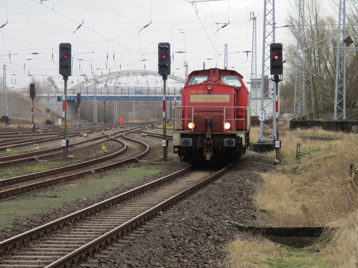298 318,am 31.Januar 2020,an der Südeinfahrt in Rostock Seehafen.