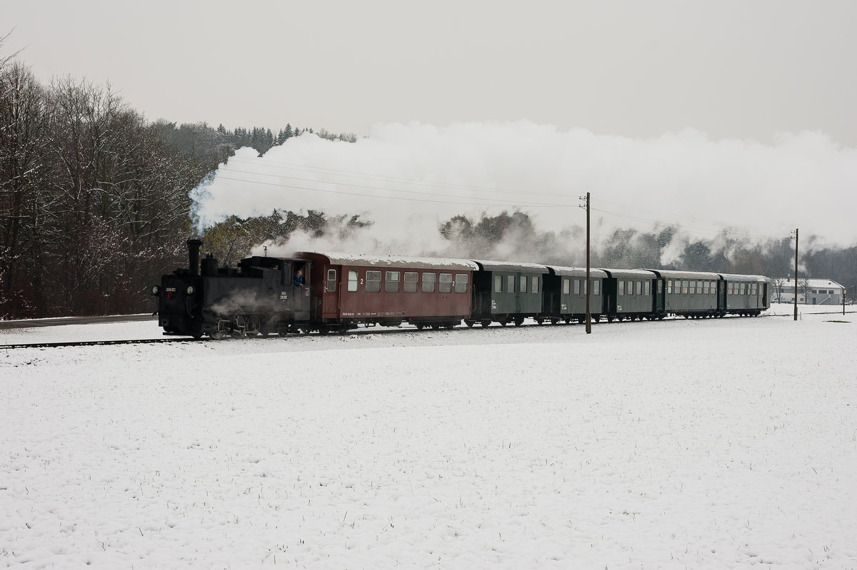 298.102 fährt mit einem Sonderzug am 27.11.18 Richtung Sommerhubermühle