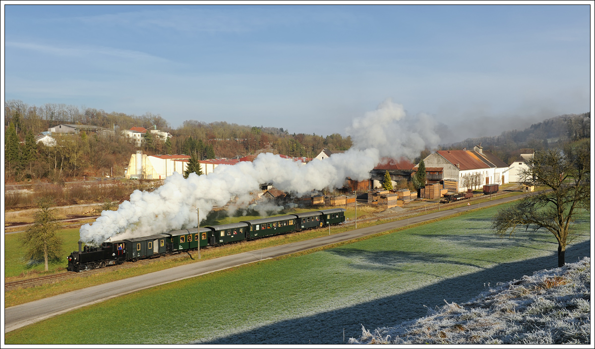 298.102 der ÖGEG auf der Steyrtalbahn am 4.12.2016 in Sommerhubermühle (2. Version).