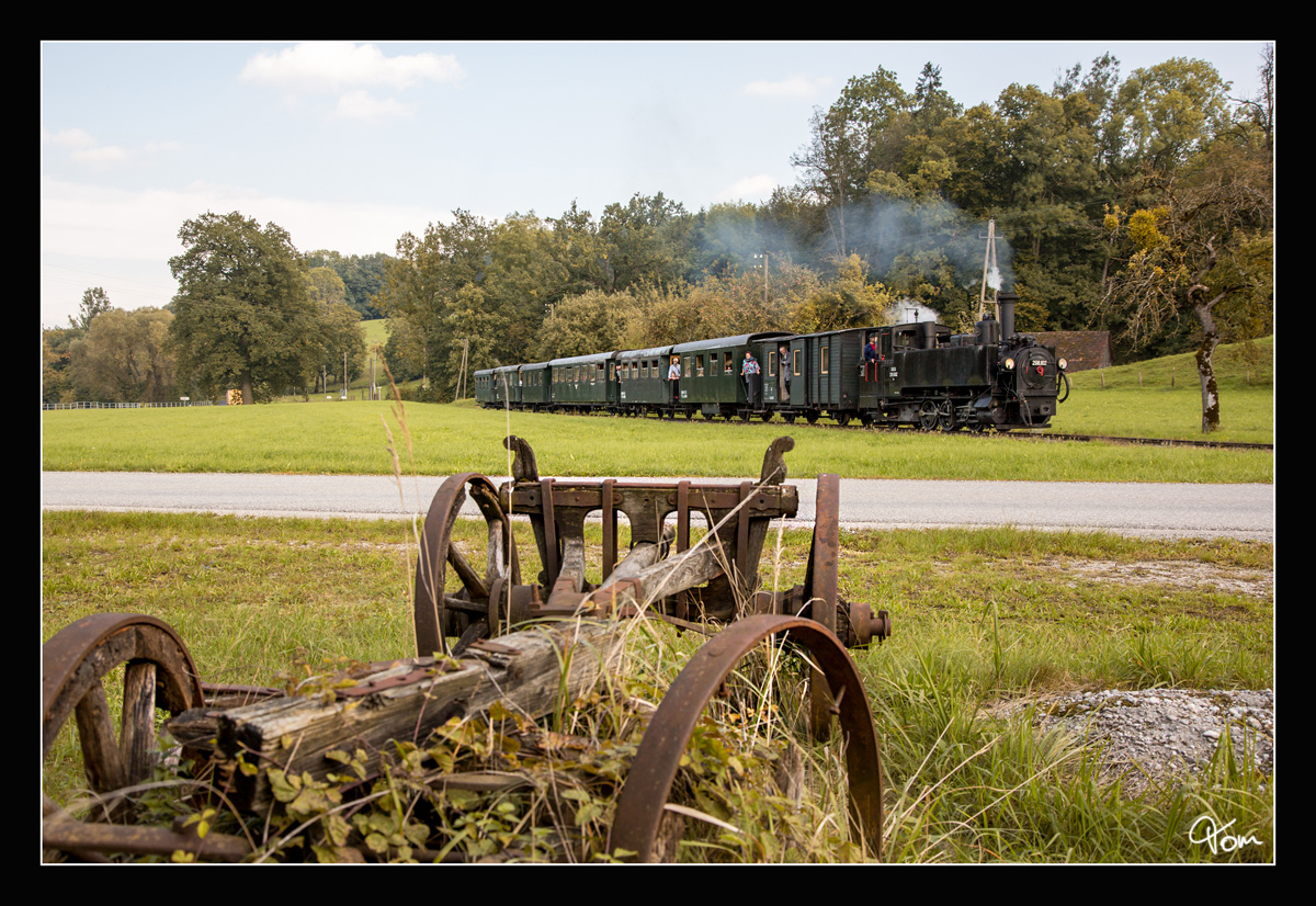 298.102 der Steyrtalbahn, auf der Fahrt von Steyr nach Grünburg.  
Sommerhubermühle 23.09.2017