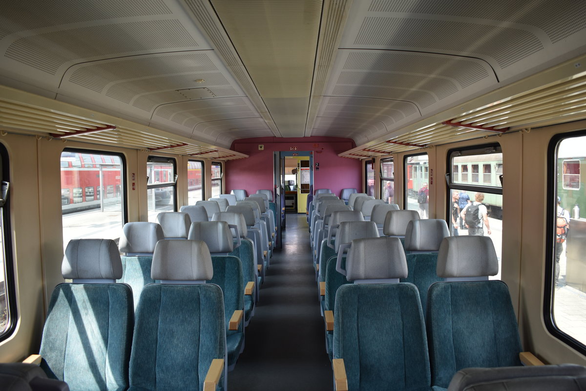 2.Klasse Großraum von 928 553 mit RSB Design und Holzarmlehnen. Mai 2019