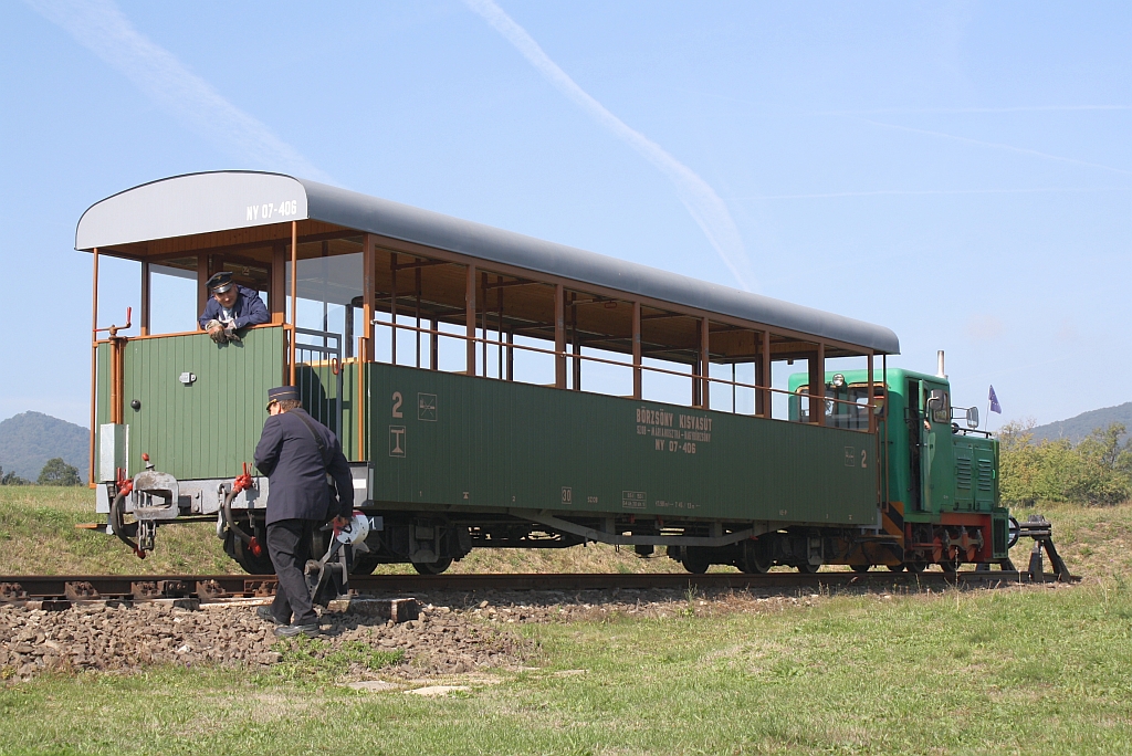 2.Klasse Wagen NY 07-406 am 28.September 2013 auf der Brsny Kisvast in der Endstelle Mrianosztra.