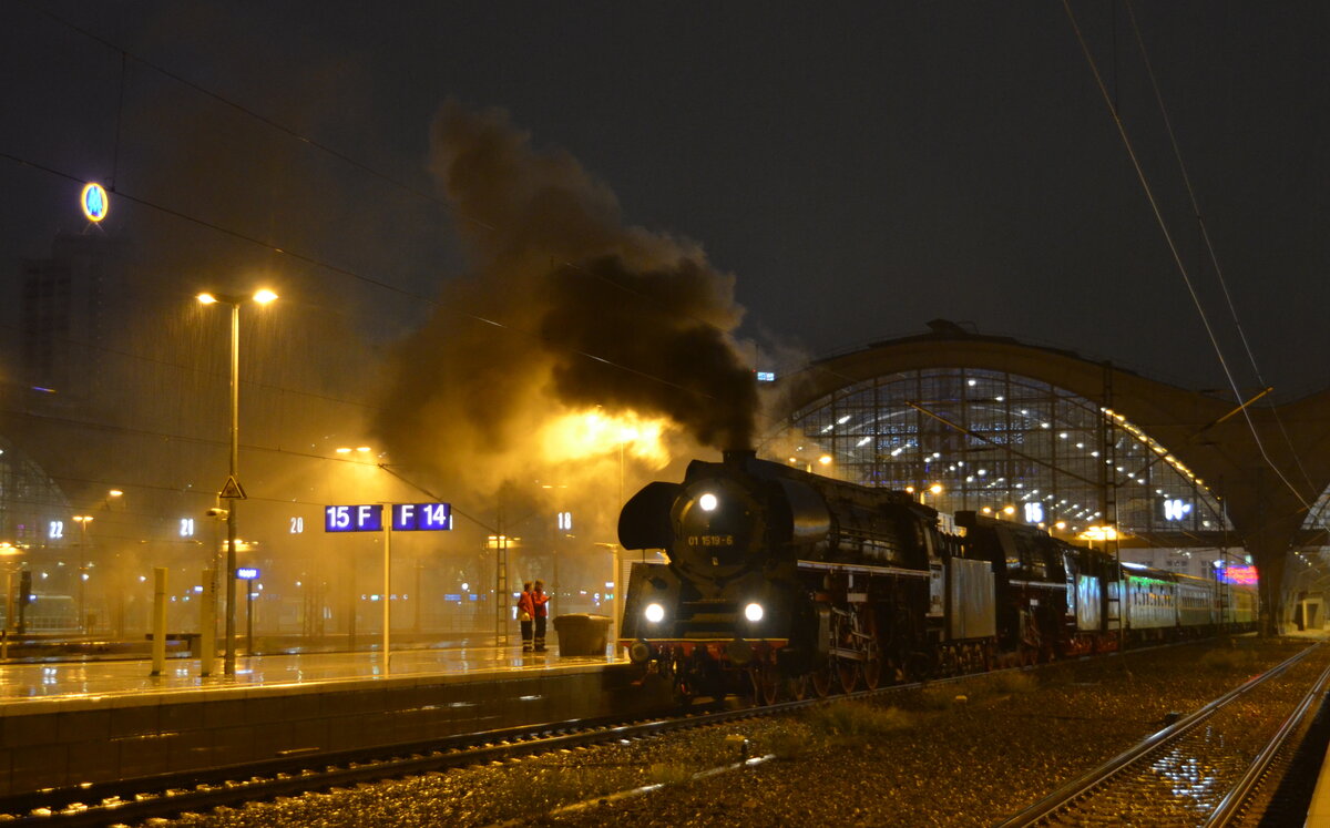 2x 01.5  01 0509-8 und 01 1519-6  Sonderzug der Pressnitztalbahn zum Göhrener Bahnhofsfest von Leipzig nach Binz bis Bergen auf Rügen Leipzig Hbf 05.10.2019