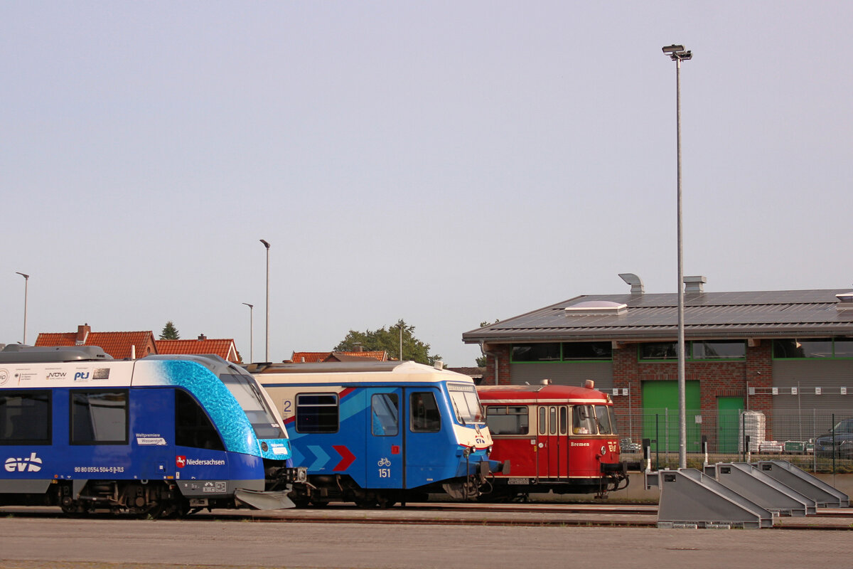 3 Generationen evb Triebwagen für das große Bahnhofsfest in Bremervörde (30.09.- 01.10.2023) in Szene gesetzt.
