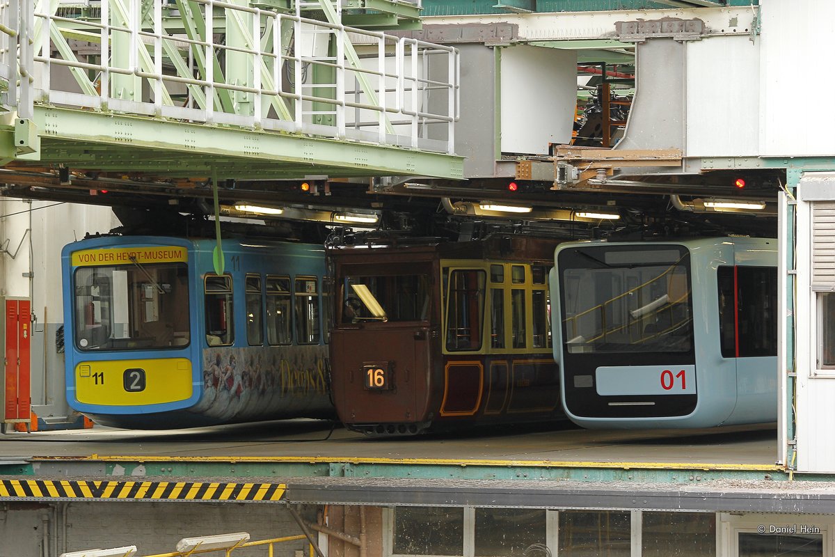 3 Generationen Schwebebahn in der Wagenhalle in Wuppertal Vohwinkel, September 2016.