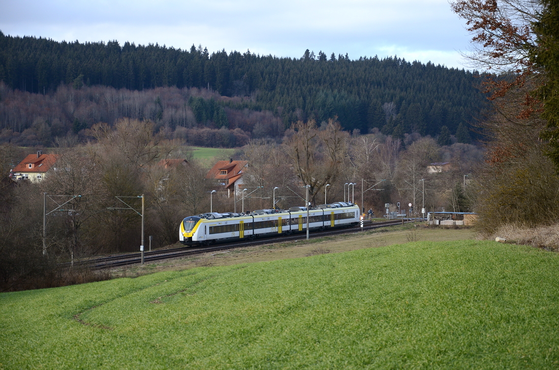 3. Januar 2020:
Und noch ein  Kätzchen  das auf seiner Reise von Villingen nach Gottenheim gerade den Haltepunkt Aufen durchfahren hat. Die Nummer konnte ich leider nicht erkennen.