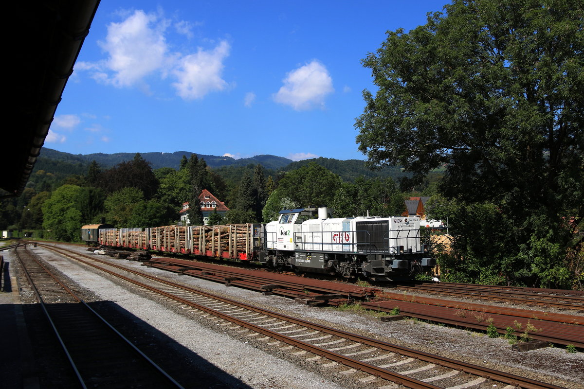 3 mal wöchentlich Verkehrt ein Fahrverschub am Wieser-Ast der Graz Köflacher Eisenbahn . Am gestrigen 26. August 2016 bespannte wiedereinmal 2170.001 EX LTE das Zugpaar . Hier bei der Rückfahrt gen Graz bei in Deutschlandsberg.  