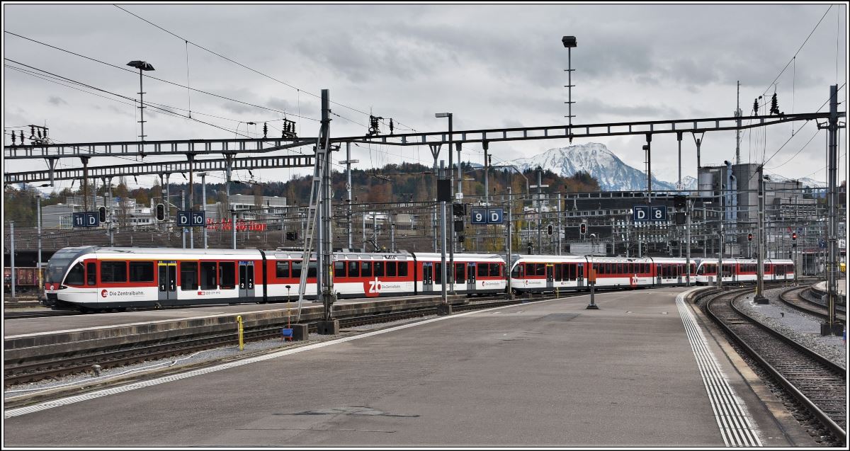 3 Spatz 130 im Pendelverkehr zur Haltestelle Luzern Messe/Allmend. ab dort Busersatz wegen Bauarbeiten. (13.11.2019)