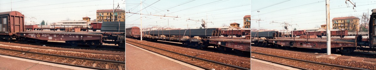 3-teilige Flachwagen-Garnitur der DB für den Transport von Stahlbalken mit Überhang - auf einen Blick : Rungenwagen Rs mit 2 Schutzwagen, links der Rlmmps 399 4 578 und rechts der DR Rmms 396 0430, auf der Fahrt durch Mailand, März 1995 