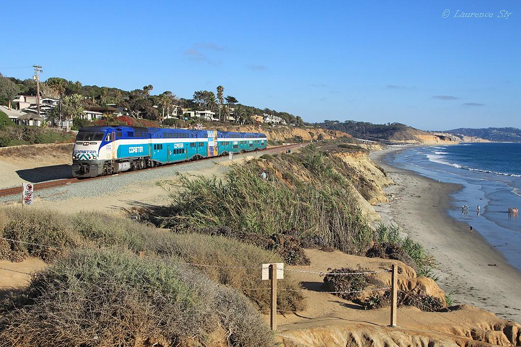 3002 passes Del Mar whilst hauling Coaster train 661, 1734 San Diego-Oceanside, 16 July 2014