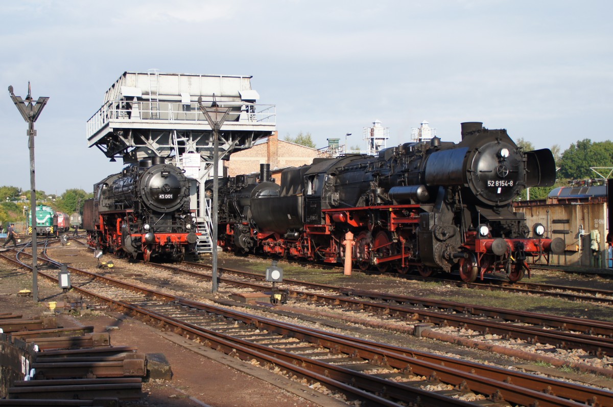 30.08.2014, von rechts: 52 8154 und 43 001, Heizhausfest im Sächsischem Eisenbahnmuseum Chemnitz-Hilbersdorf