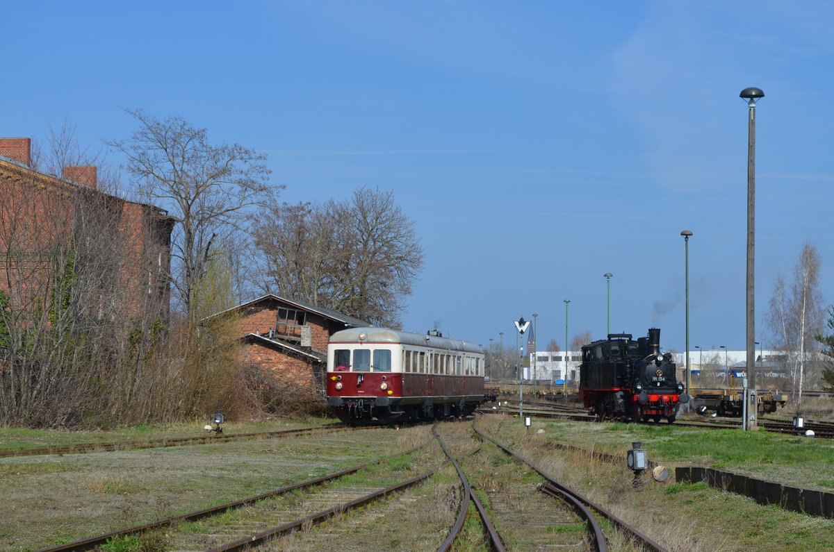 301 035-1 VT DTW 01 der Cargo Logistik Rail Service GmbH & Dampflok 91 134 Leipziger Dampf KulTour (Eisenbahnfreunde Wismar e.V.) im Traditionsbahnbetriebswerk Staßfurt 30.03.2019