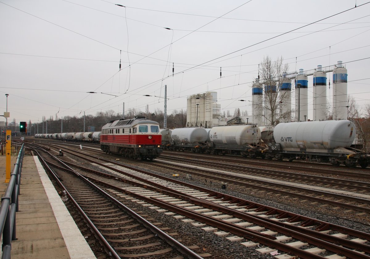 30.11.2016 Berlin Greifswalder Str. 232 658 als Rangierfahrt (trotz Spitzensignal) unterwegs zu liegengebliebenen Containerzug (siehe weitere Bilder)