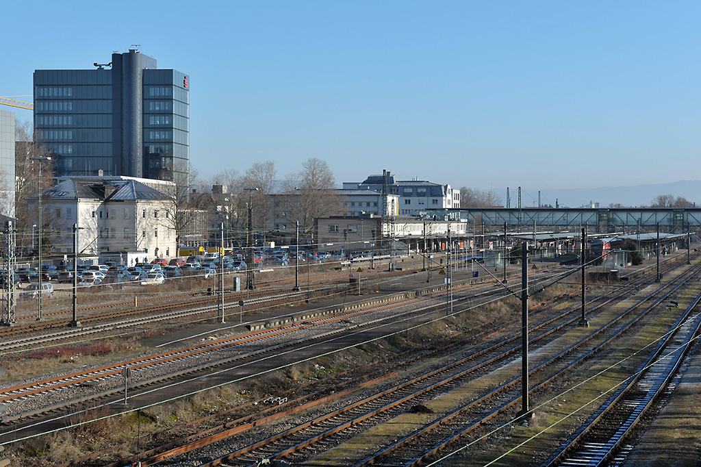 30.12.2016 Bahnhof Göppingen in der Wintersonne 