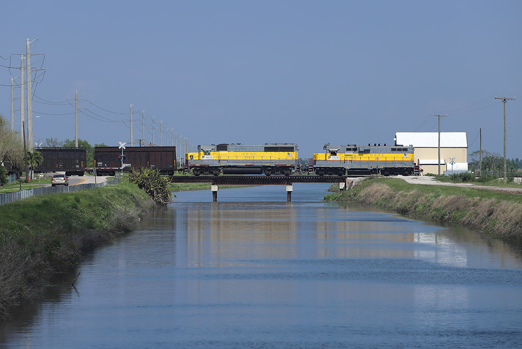 304 crosses one of the many canals in South Bay whilst working BT1, empty sugarcane cars from Clewiston to Bryant, 4 March 2019.

304 will remain at Bryant for several days taking empty cars out in to the fields for loading...