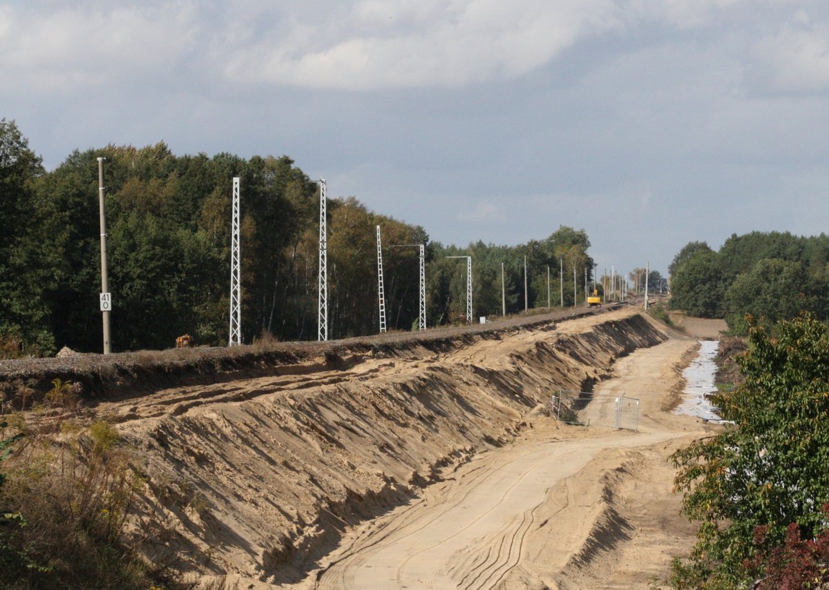 30.9.2011 Komplettsanierung der Nordbahn bei Km 41.0 nahe Grüneberg.