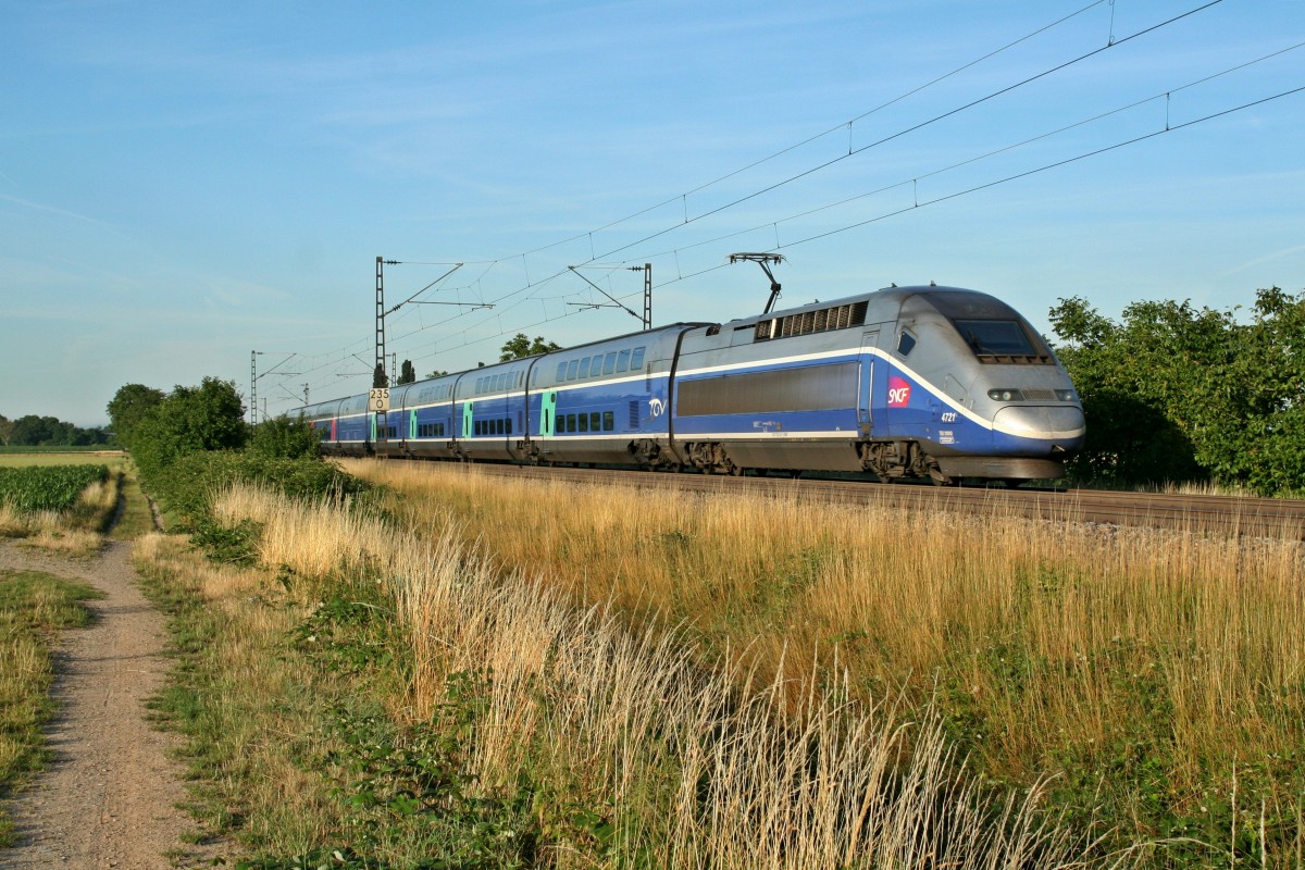 310 042-1 als TGV 9588 von Freiburg (Breisgau) Hbf nach Paris Gare de l'est am Morgen des 03.07.14 sdlich von Hgelheim.