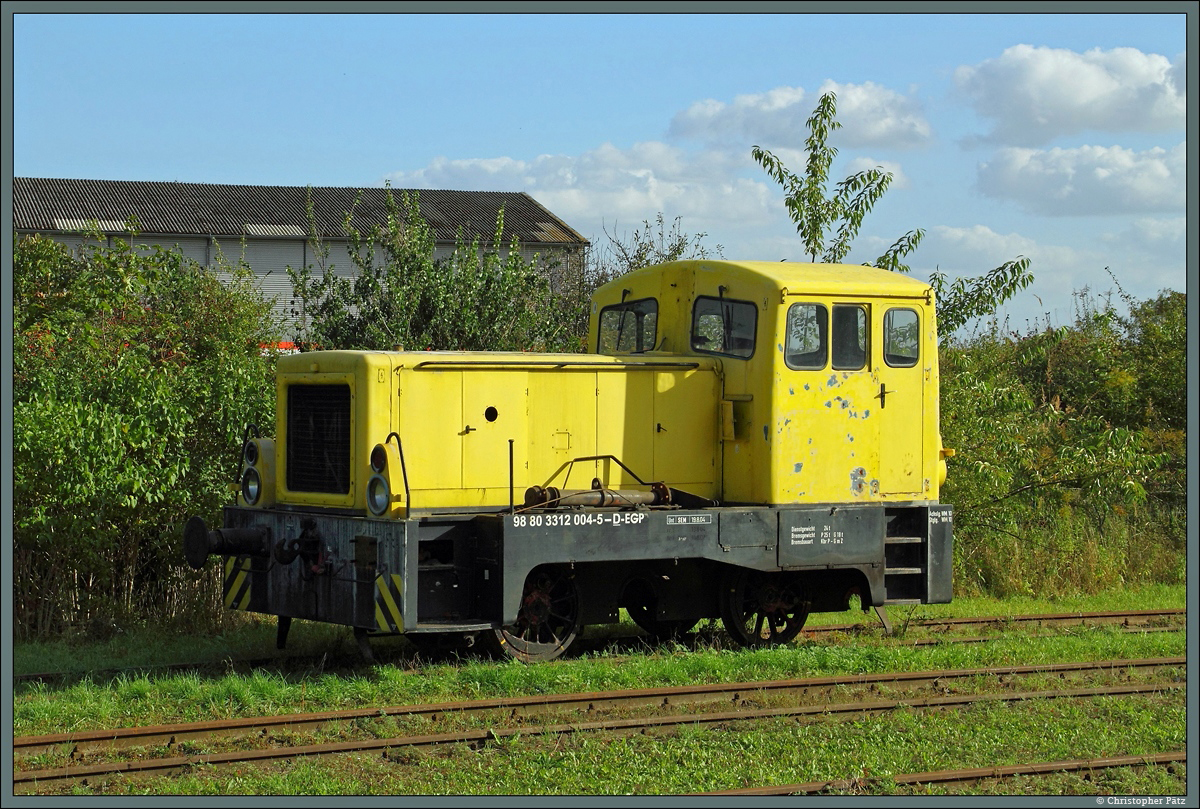 312 004-5 der EGP wurde 1971 als Lok 2 an die VEB Nickelhütte St. Egidien ausgeliefert. Am 27.09.2014 stand die Maschine abgestellt in Meyenburg.