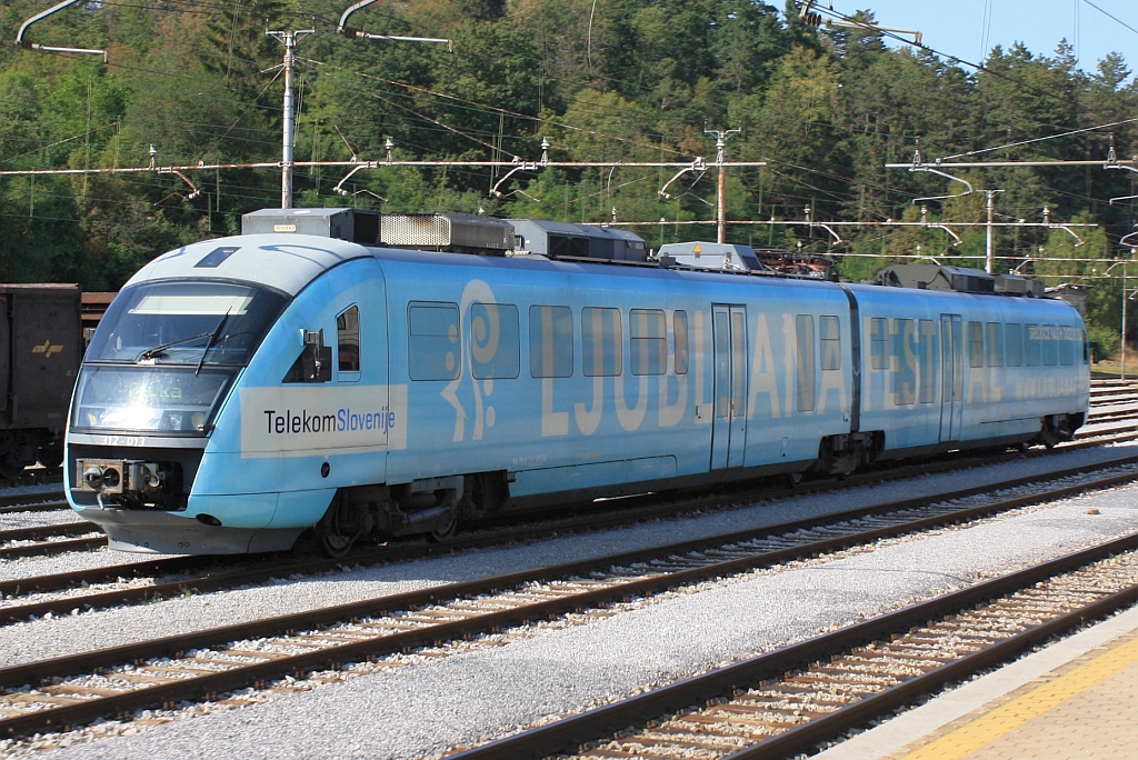 312-014 (mit offiziellem Graffiti) am 15.August 2013 im Bf. Pivka.