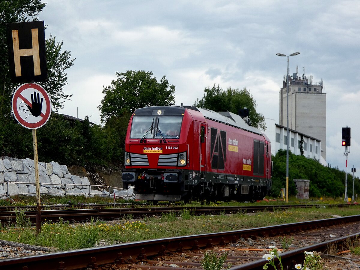 3193 903 von Stern Hafferl, durchf�hrt als Lokzug den Bhf. Ried; 260822