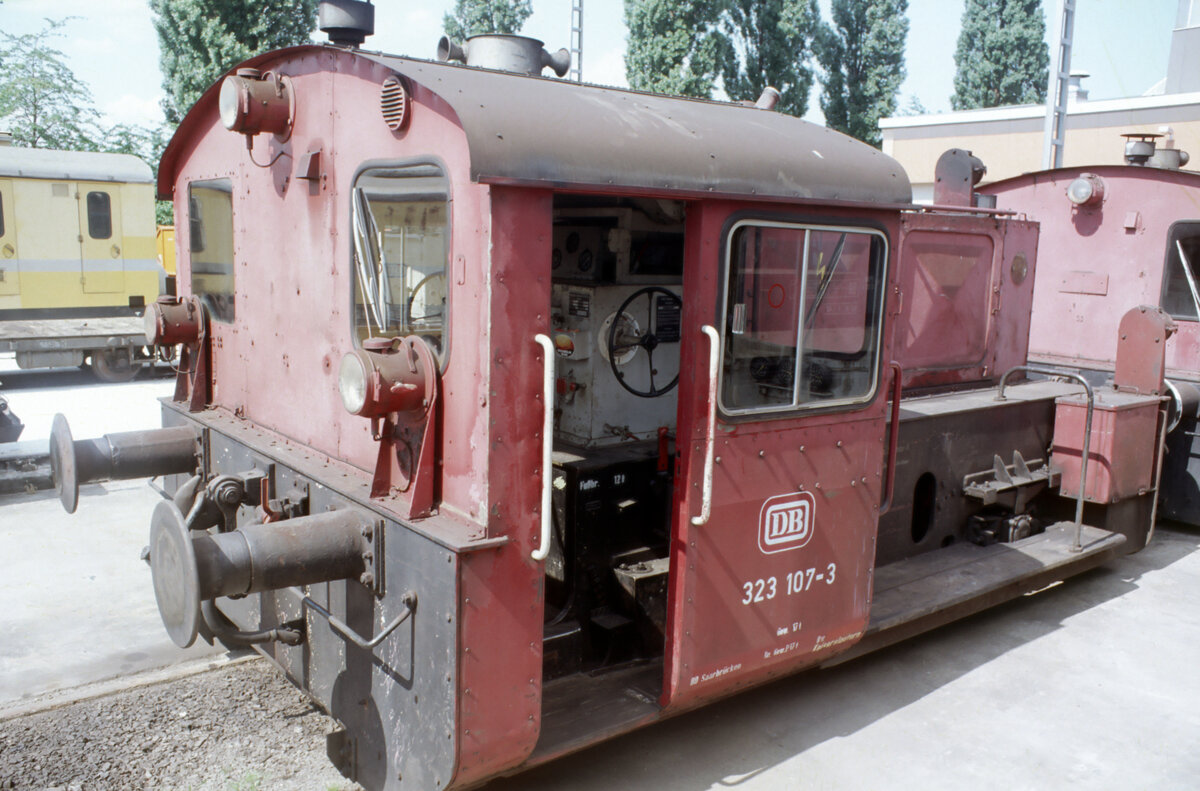 323 107 am 18.06.1988 im Bw. Kaiserslautern.