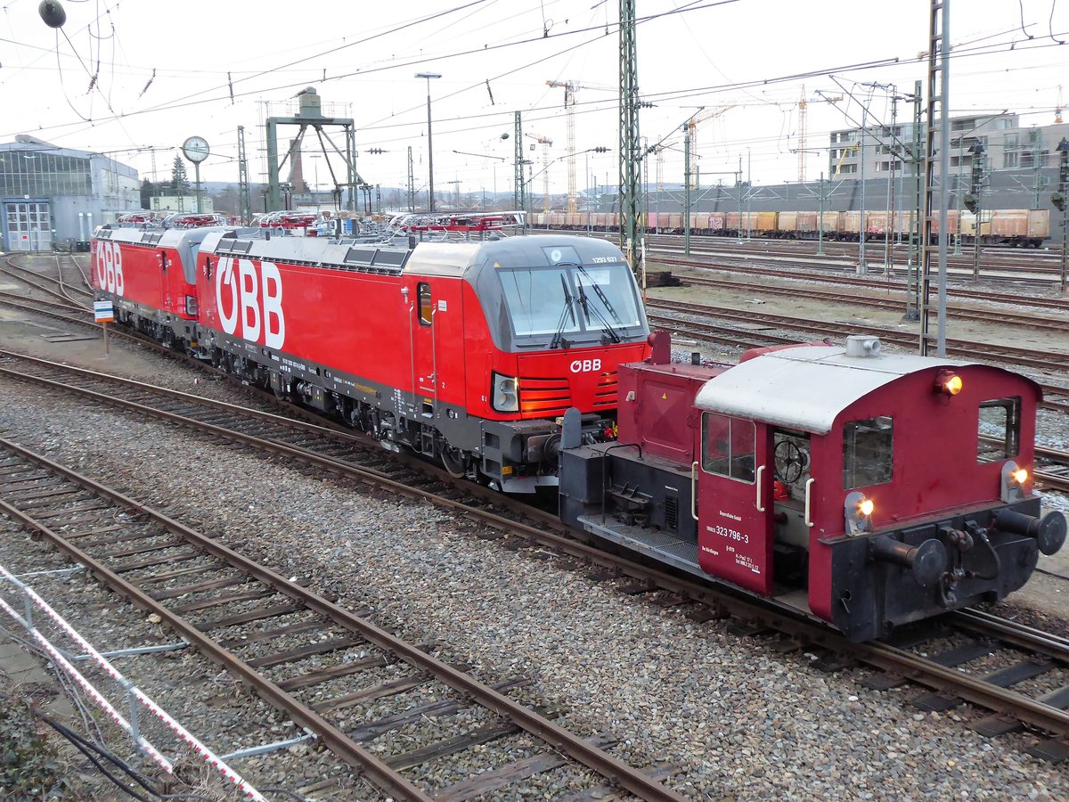 323 796-3 der BayernBahn am 12.02.2019 in Regensburg im Dienste von Siemens mit 2 ÖBB Vectrons (vorne 1293 037).
