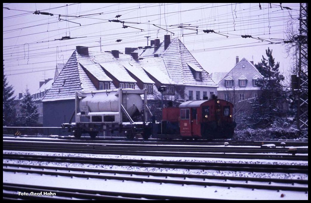 323264 (Köf II) rangiert am 13.2.1991 im Hauptbahnhof von Osnabrück.