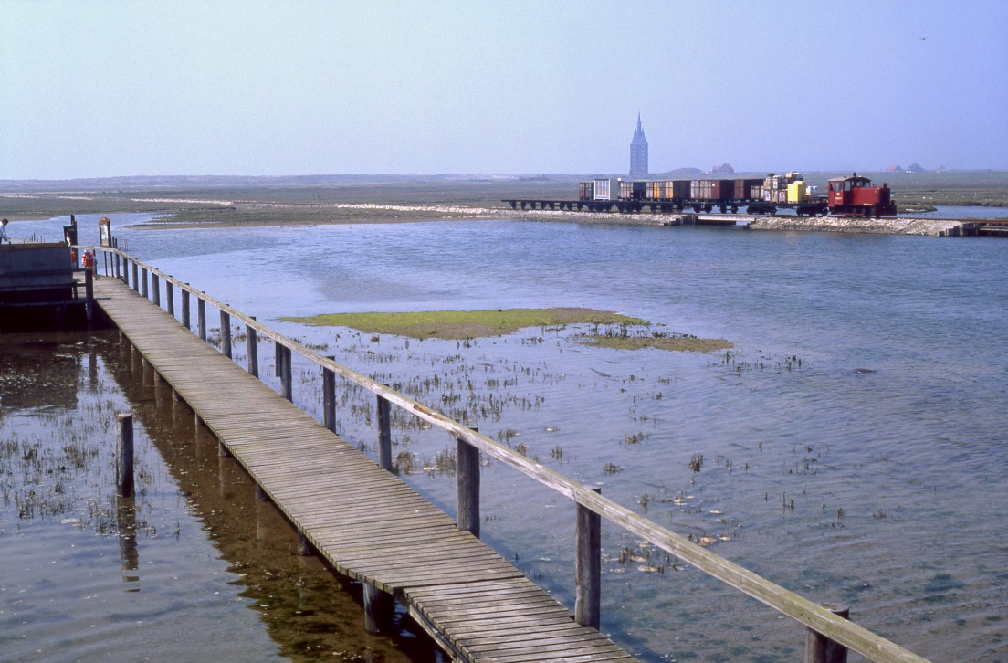 329 503 passiert den damaligen Yachtclub Wangerooge, 20.05.1989.