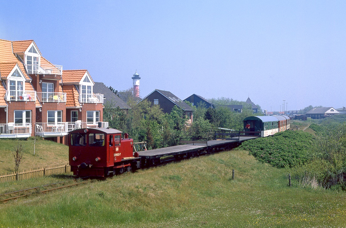 329 503 verlsst den Bf Wangerooge Stadt, 20.05.1989.