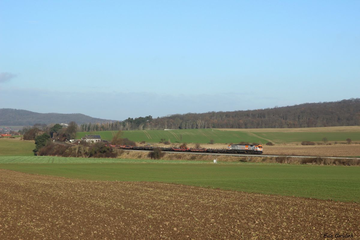330.3 der HVLE am 08.12.2014 mit dem Stahlzug nach Ilsenburg bei Dörnten.