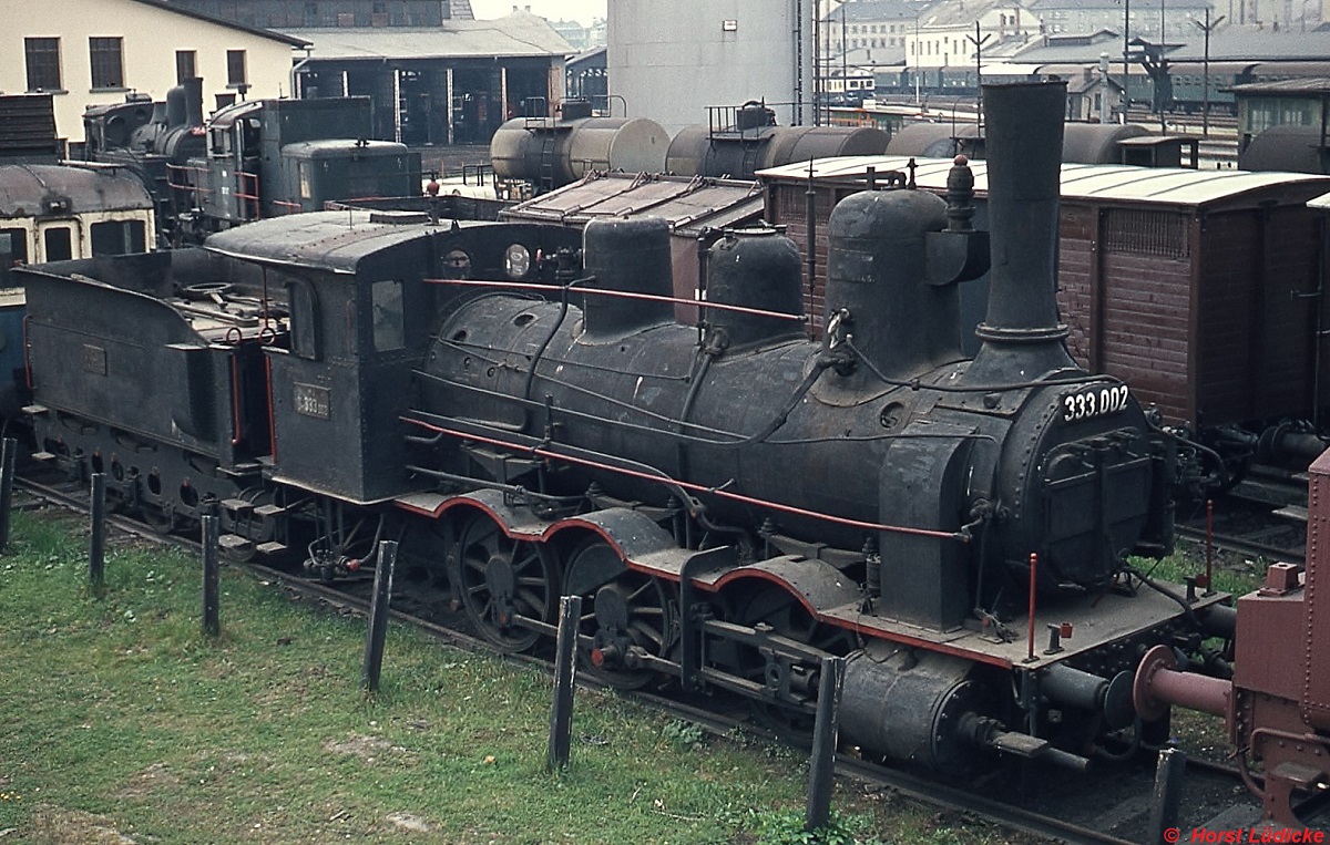 333.002 im April 1974 auf dem Gelände des Wiener Nordbahnhofes