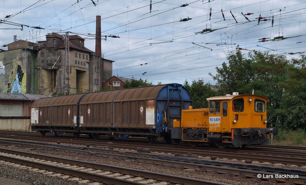 335 053-5 VWE rangiert am 27.08.13 Schiebewandwagen aus einem Industrieanschluss in den Verdener G�terbahnhof, um sie dort an den �bergabezug Richtung Hannover bereit zu stellen.