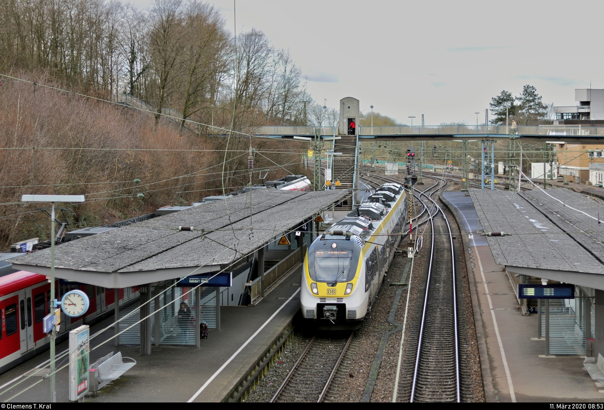 3442 705 (Bombardier Talent 2) von DB Regio Baden-Württemberg als RB 17515 (RB19) von Stuttgart Hbf nach Gaildorf West erreicht den Bahnhof Backnang auf Gleis 4.
Aufgenommen von der östlichen Fußgängerbrücke.
[11.3.2020 | 8:53 Uhr]