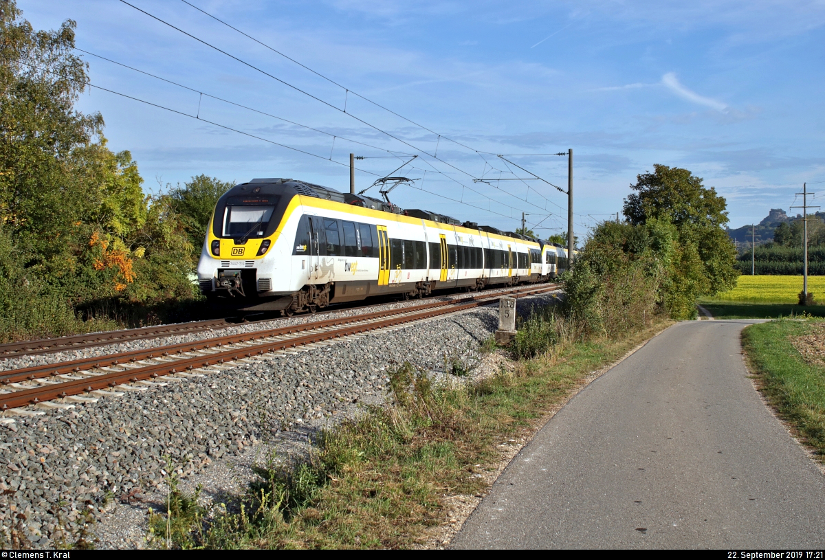3442 714 und 3442 708 (Bombardier Talent 2) von DB Regio Baden-Württemberg als RE 4778 (RE4) von Konstanz nach Stuttgart Hbf fahren in Engen-Welschingen auf der Bahnstrecke Offenburg–Singen (Schwarzwaldbahn (Baden) | KBS 720).
[22.9.2019 | 17:21 Uhr]